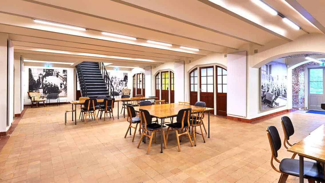 Geluiddichte akoestiek in multifunctionele ruimtes met Rivasono geluidsabsorptiematerialen.